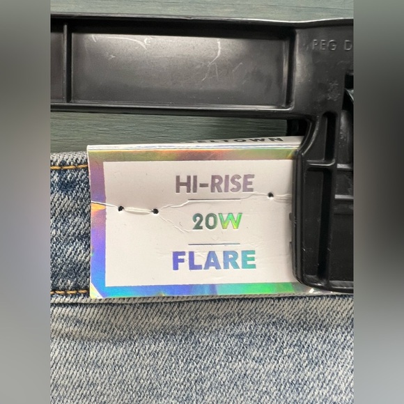 Tinseltown Hi-Rise Flare Jeans - Picture 4 of 5